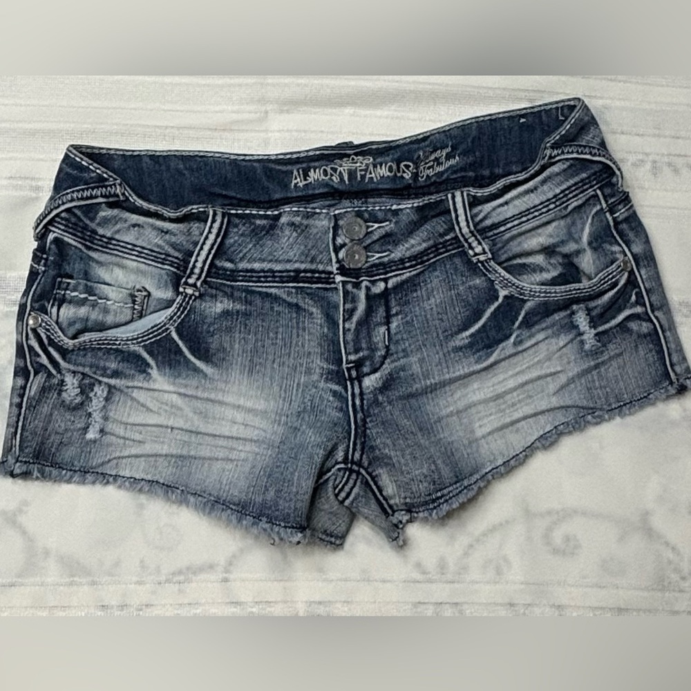 Almost Famous size 5‎ denim shorts